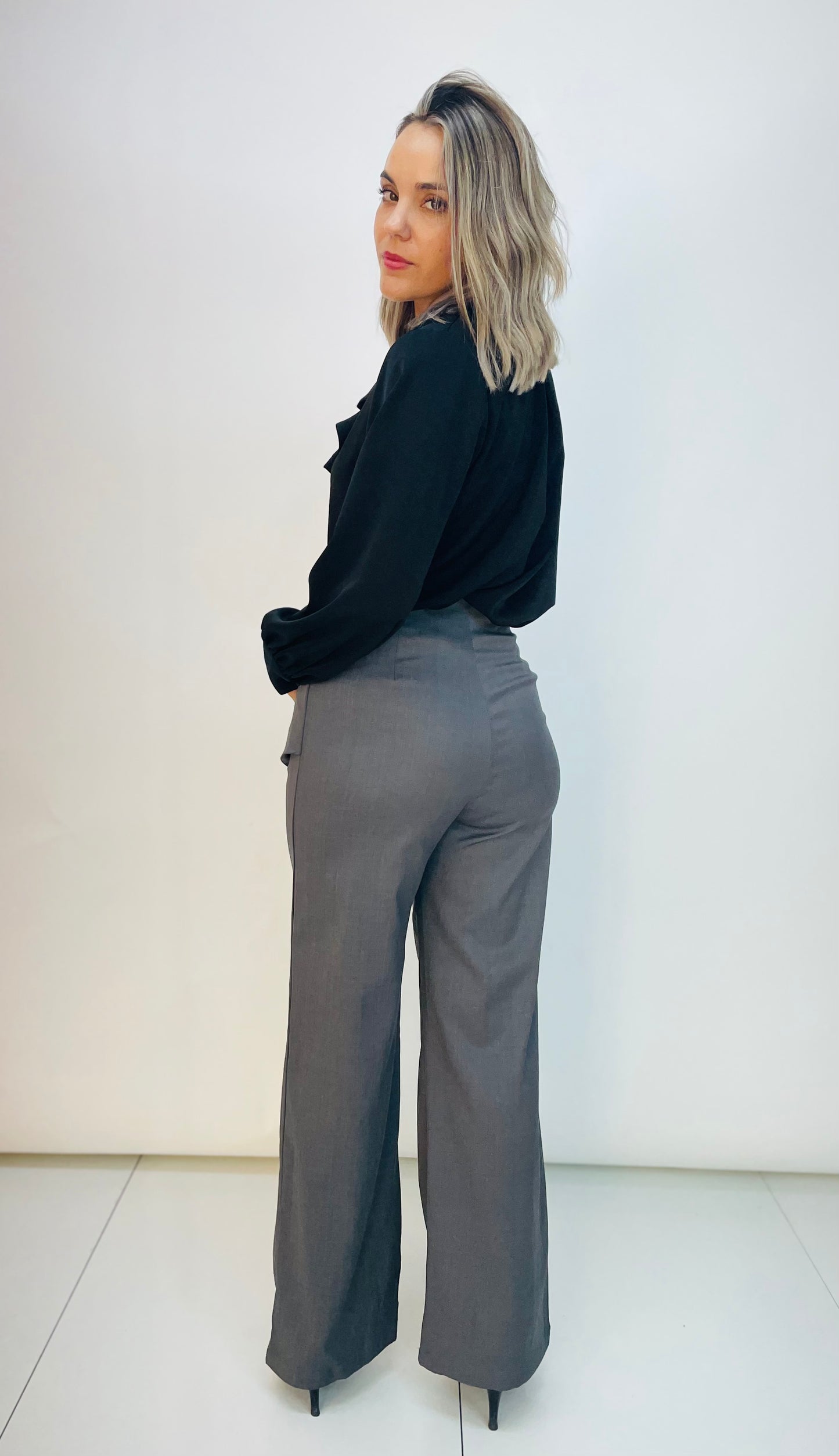 PANTALÓN GRIS