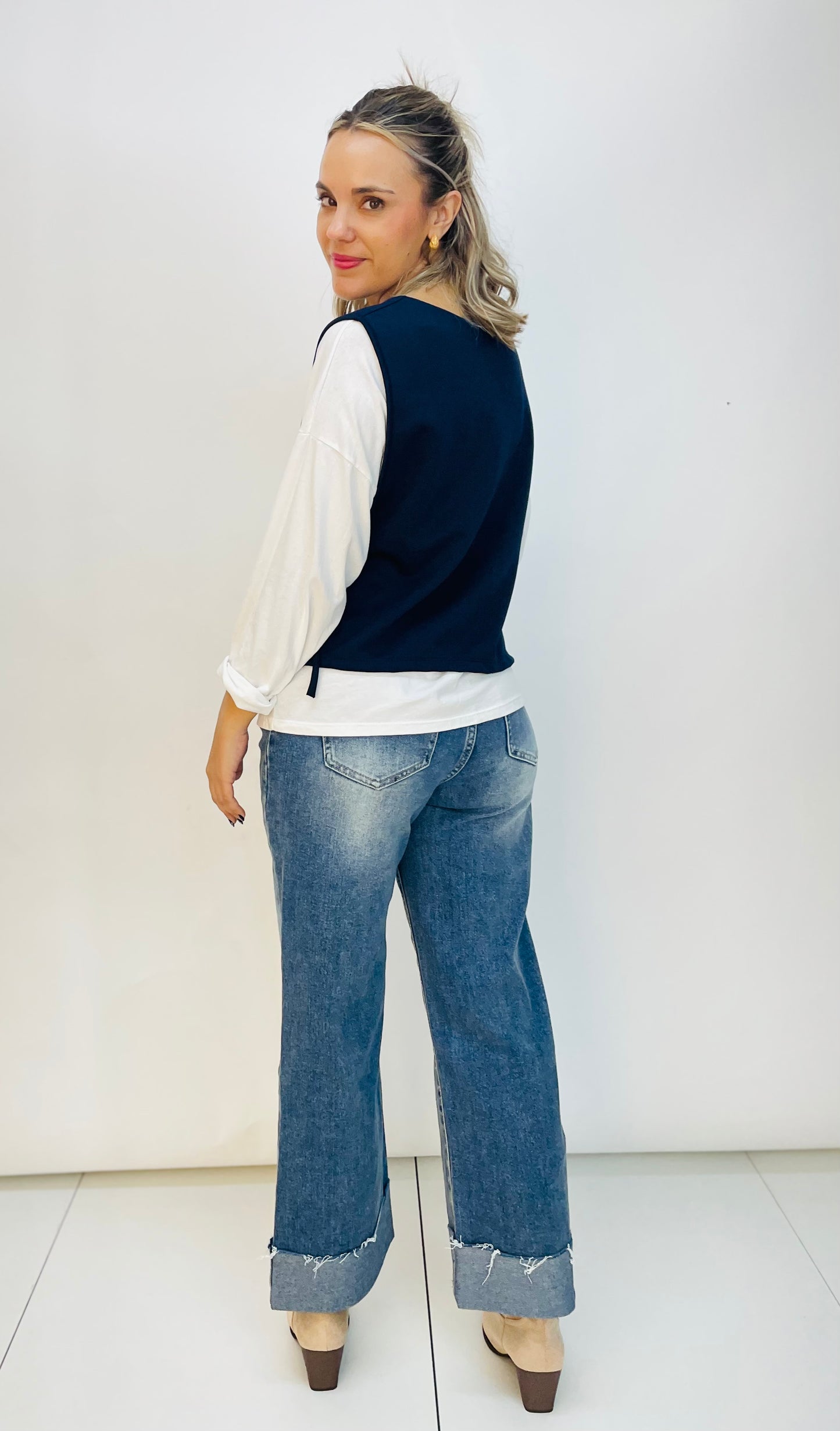 CAMISETA CON CHALECO