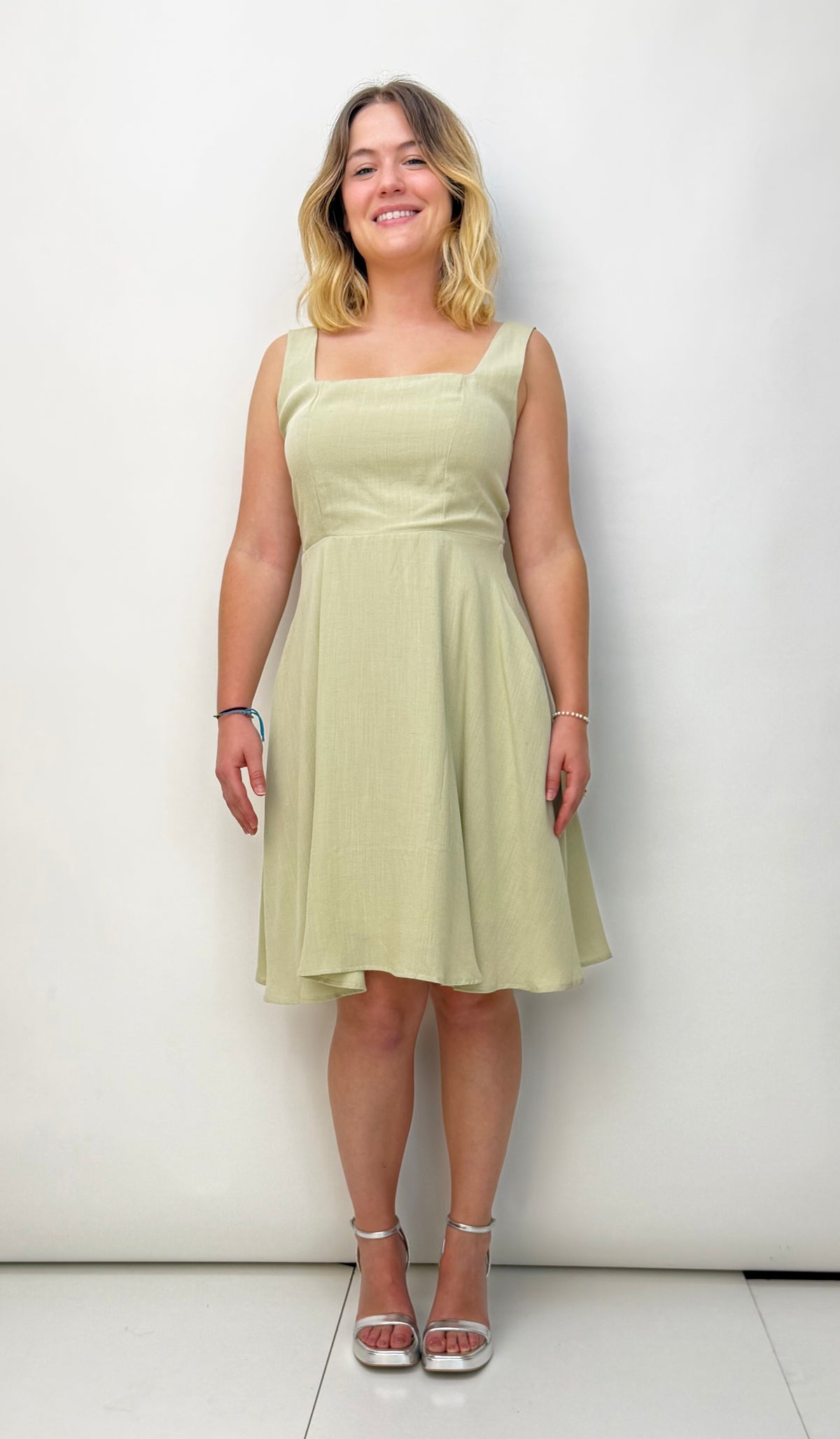 GRÜNES KLEID