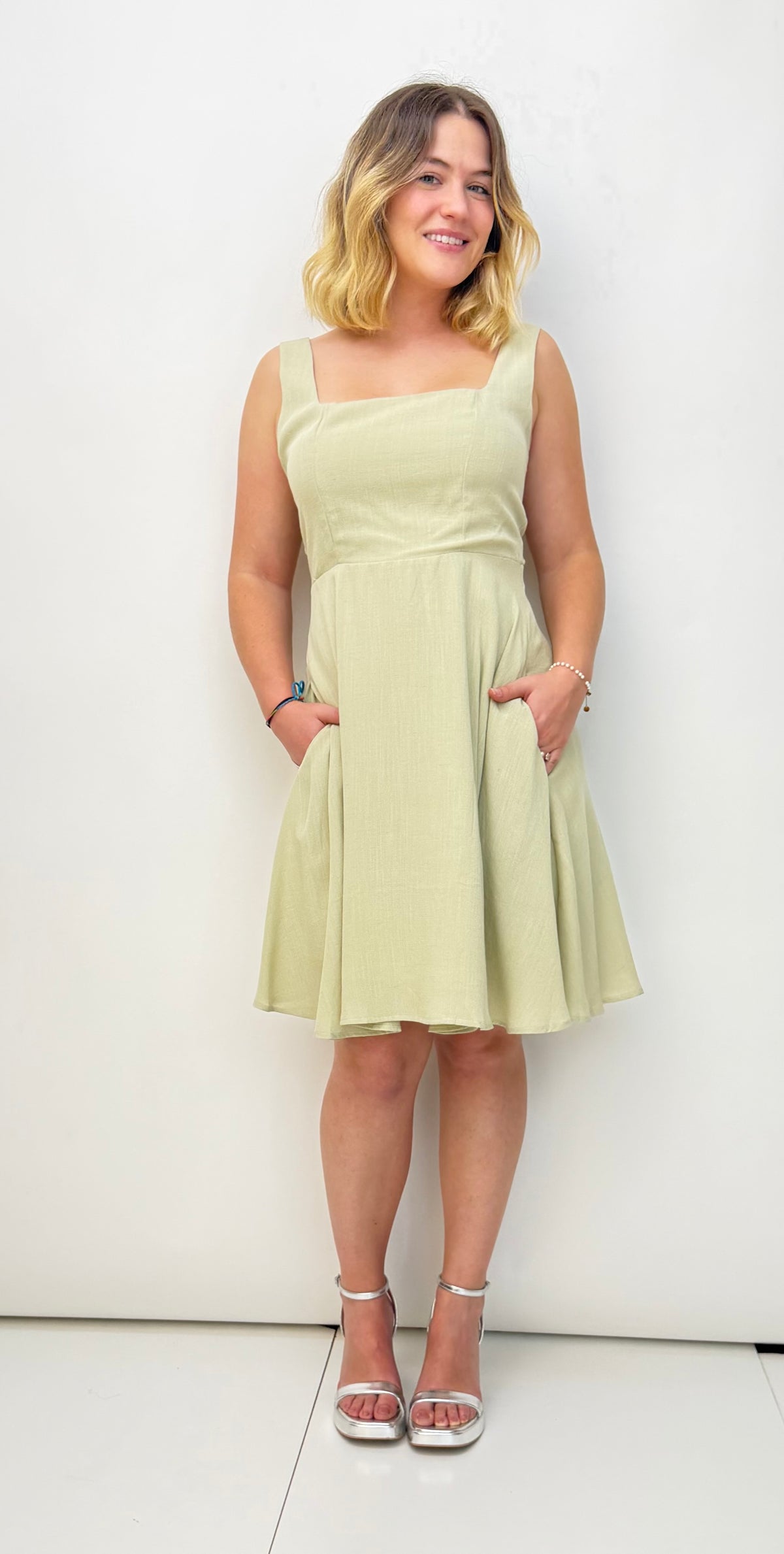 GRÜNES KLEID