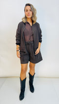 SHORTS MIT TASCHEN