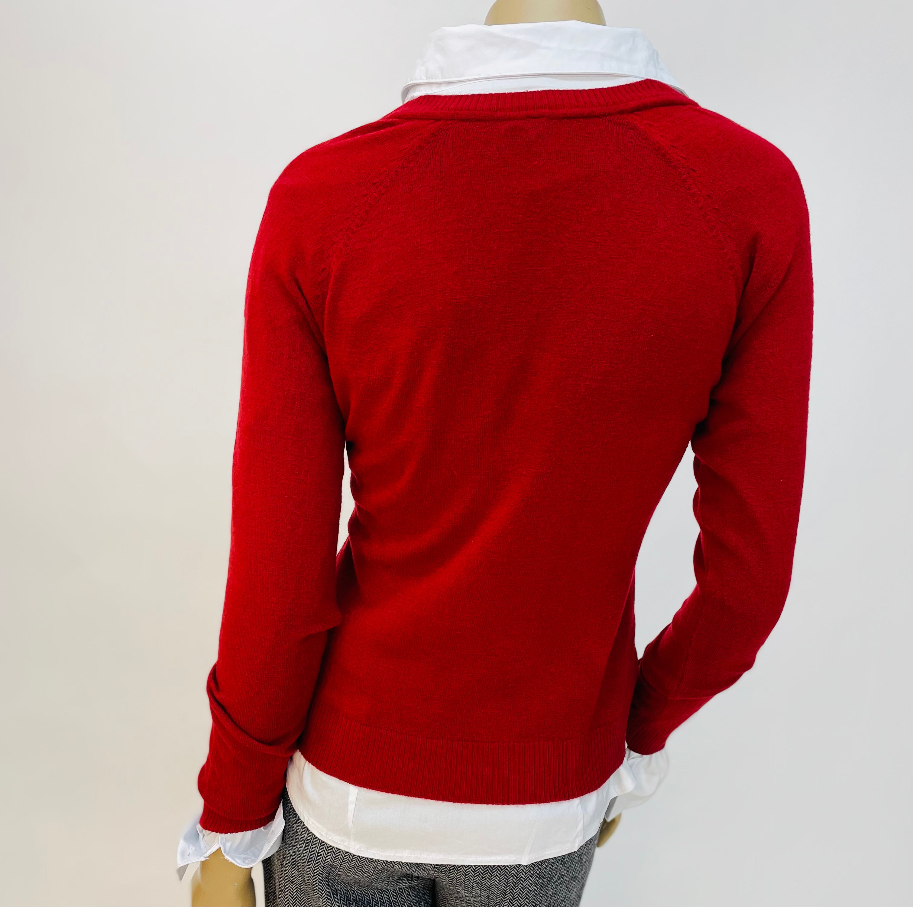 PULLOVER MIT V-AUSSCHNITT