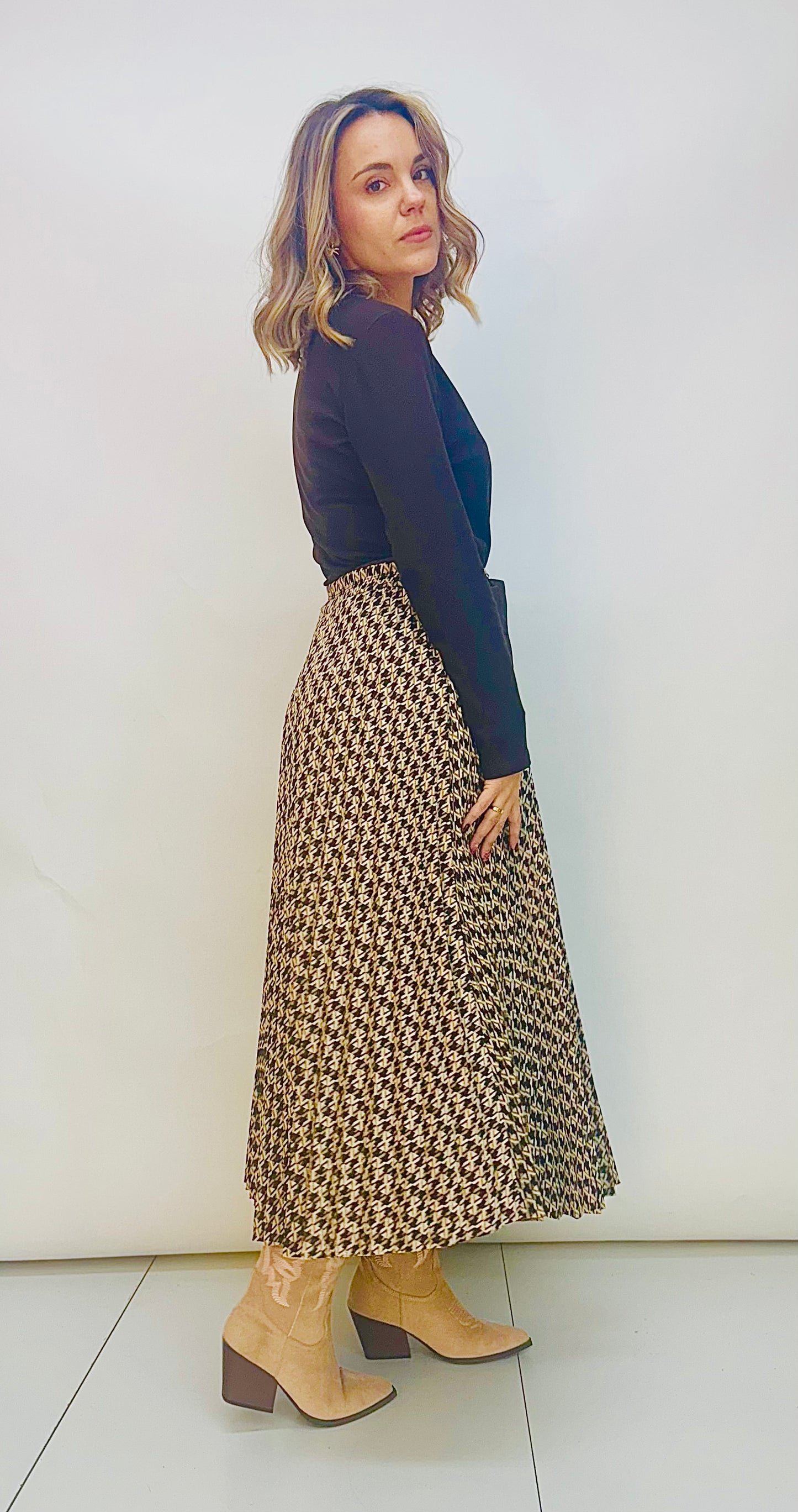 FALDA PLISADA PATA DE GALLO