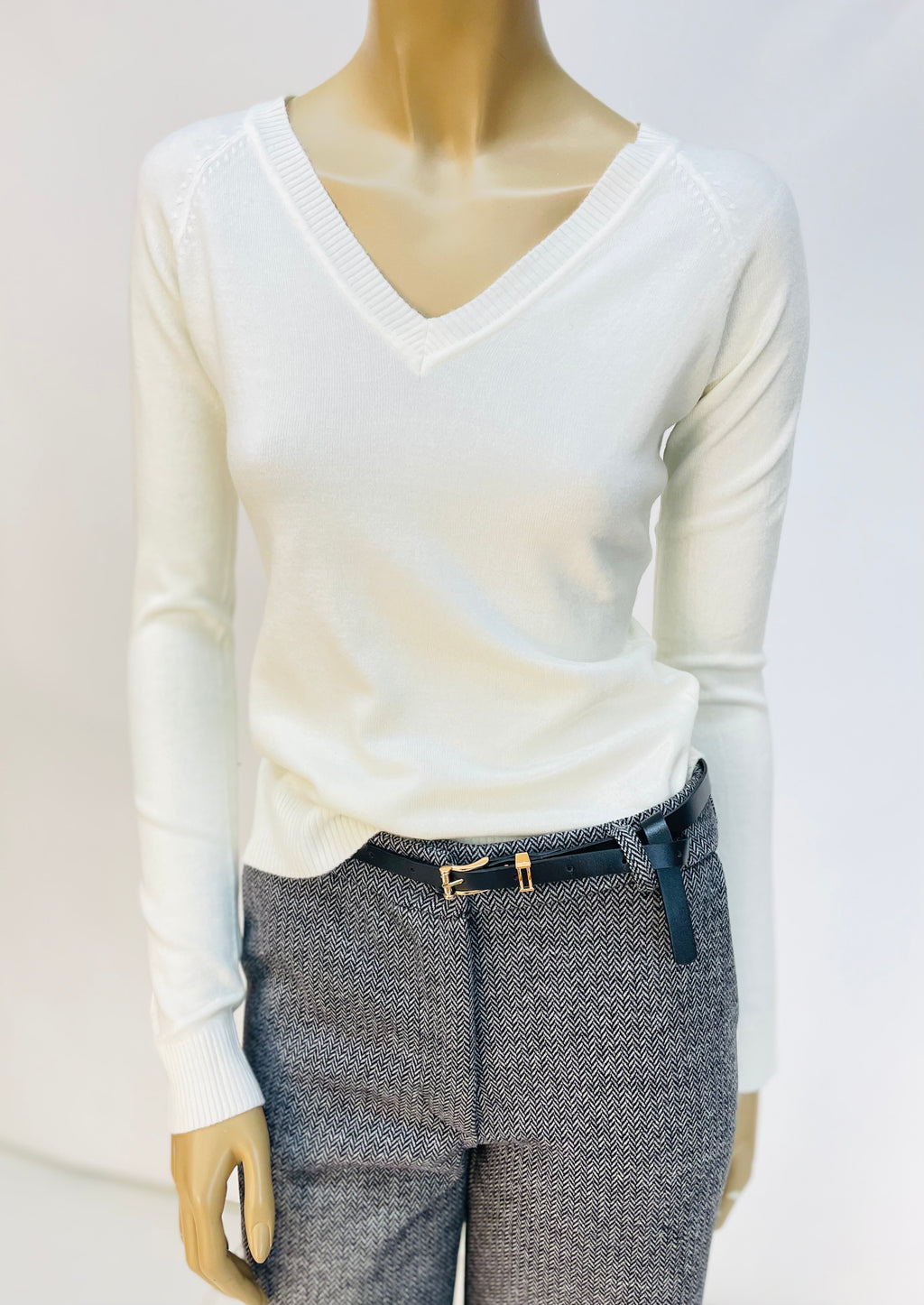 PULLOVER MIT V-AUSSCHNITT