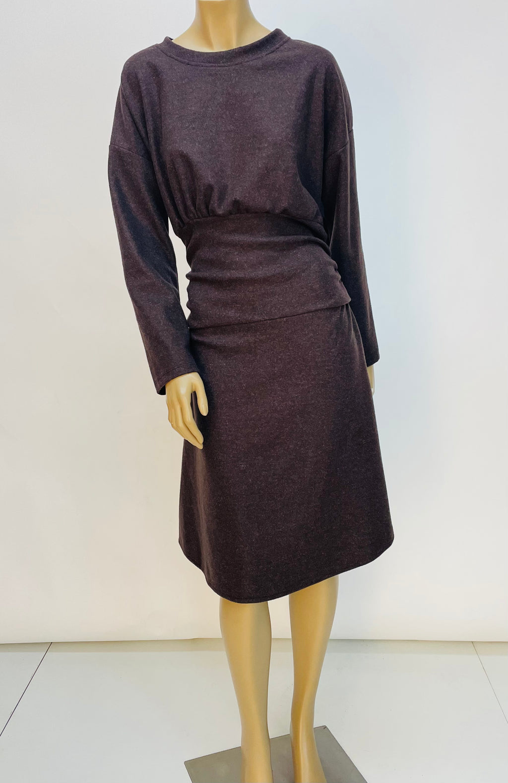 FLANELLKLEID MIT DRAPIERUNG